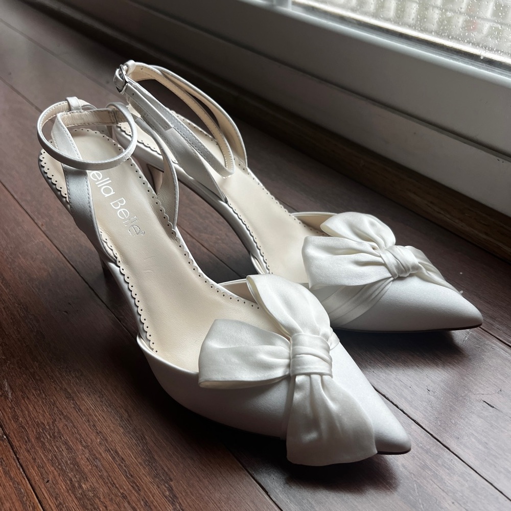Bella Belle Ivory Classic Heels Satin Bow Finish - Rhodes